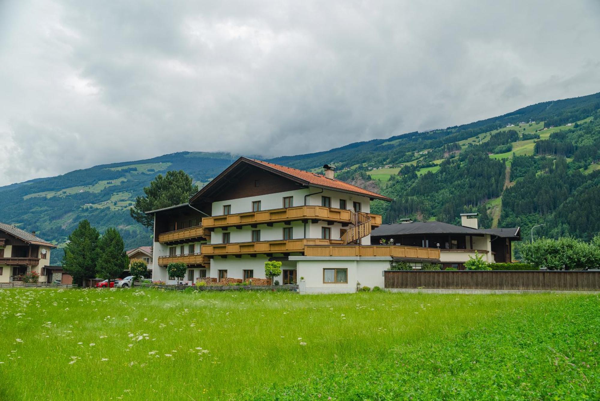 Zell Views Apartments Zell am Ziller Ngoại thất bức ảnh